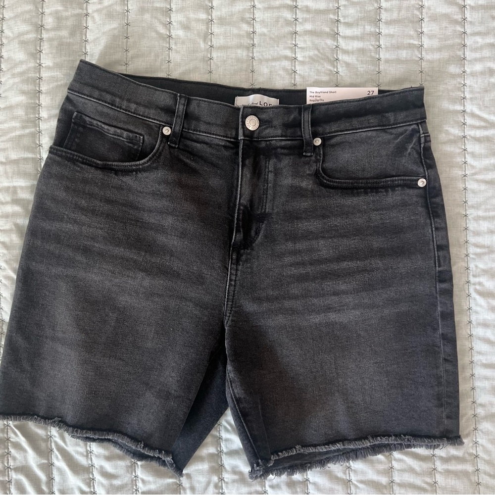 NWT Frayed Boyfriend Shorts in Washed Black Wash size 4